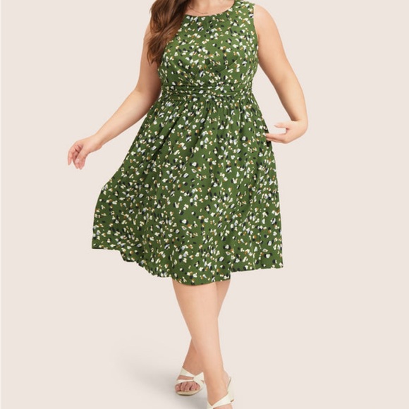 NWT Allover Print Pocket Flutter Crossover Ruched
Tank Dress 14/16 - 1X - Picture 5 of 6